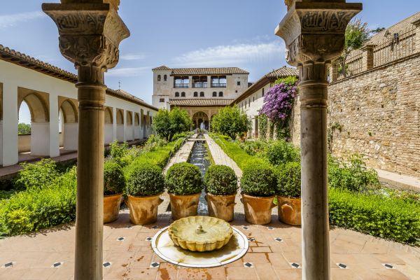 Courtyard Construction Service